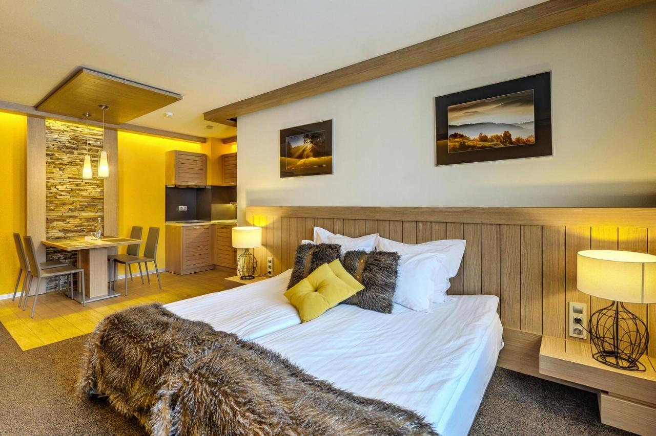 Amira Boutique Hotel Bansko Exterior photo A bedroom in a hotel